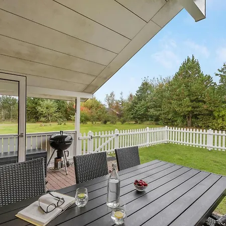 Hébergement de vacances Four-bedroom In *