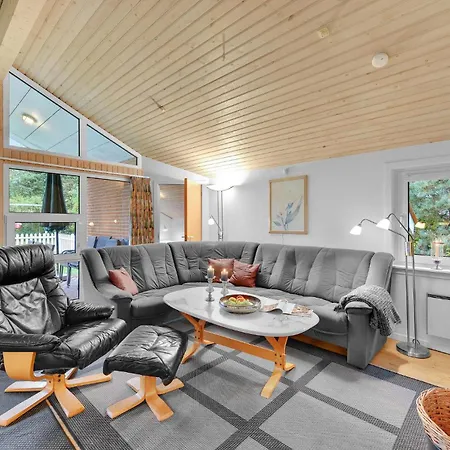 Casa de Férias Four-bedroom In Ulfborg