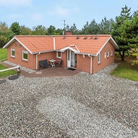 Four-bedroom In Ulfborg