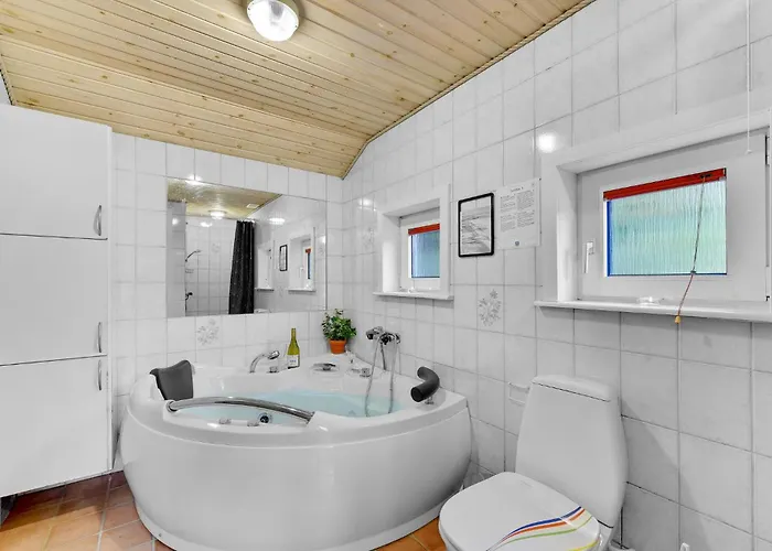 Hébergement de vacances Four-bedroom In