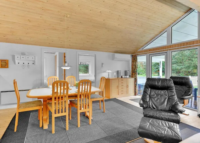 Hébergement de vacances Four-bedroom In