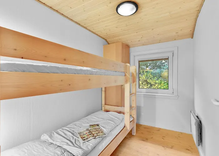 Дом отдыха Four-bedroom In Ulfborg